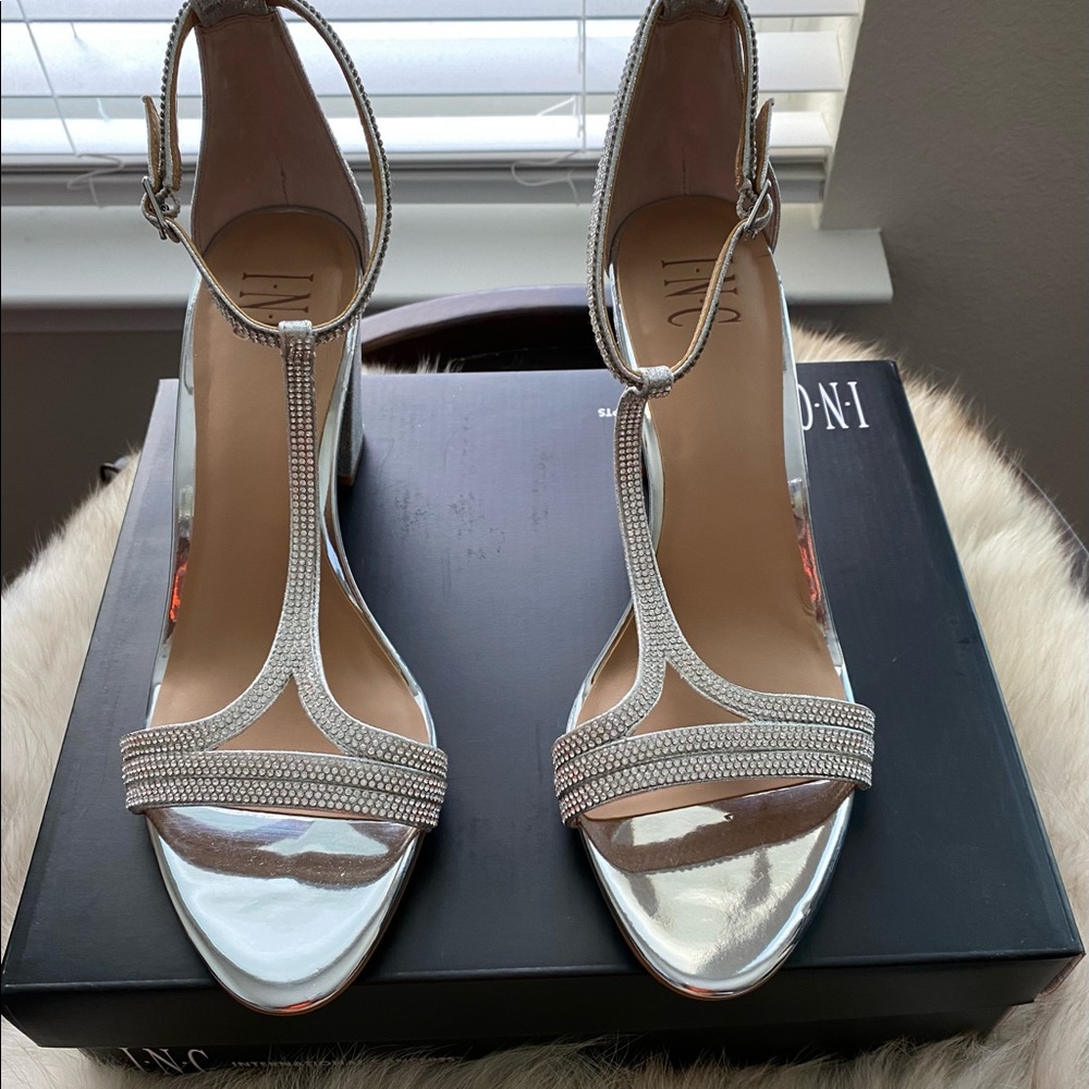 INC International Concepts Pearl Silver Shoes